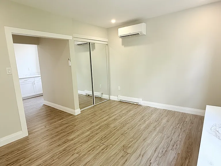1495 Gladstone Ave #302 — Photo 4