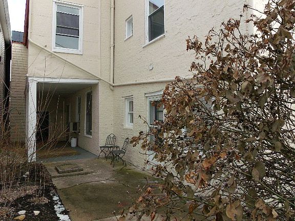 5th image of 219 Bridge St