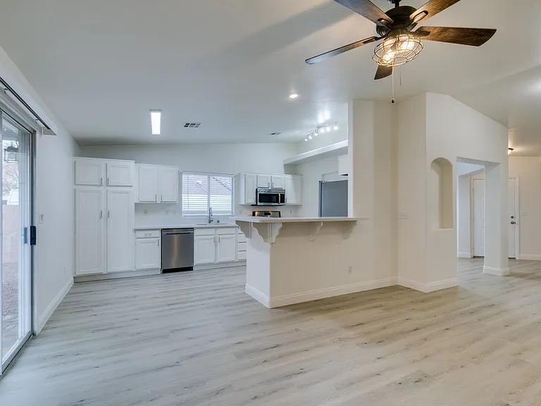 437 Palegold St — Photo 24