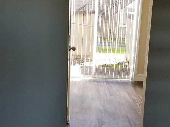 5th image of 1302 E Broadway St #302