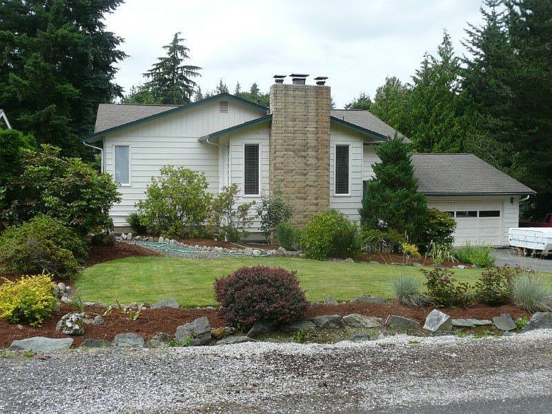 QUIET GENEVA ADDRESS on a cul-de-sac. This remodeled 3272 square foot home on 2 levels features a fabulous custom kitchen and main floor master suite. There is a huge rec room, 2 bedrooms and bath in the lower level.
