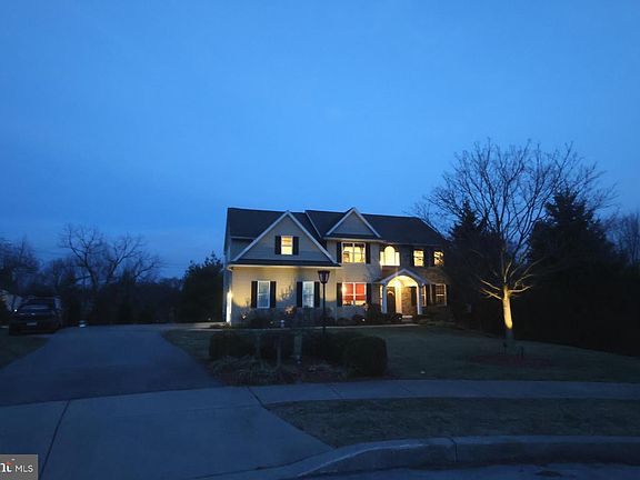3rd image of 301 Jennifer Ln