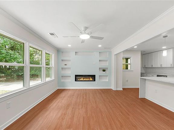 3rd image of 2402 Dawn Dr