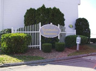 86 Commodore Cmns, Derby, CT 06418