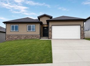 7706 S 33rd Ave, Bellevue, NE 68147