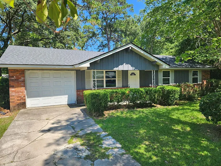 1336 Whitfield Park Dr — Photo 2