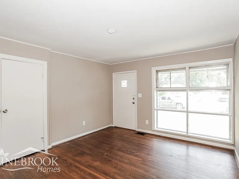 1263 Murat Ct — Photo 3