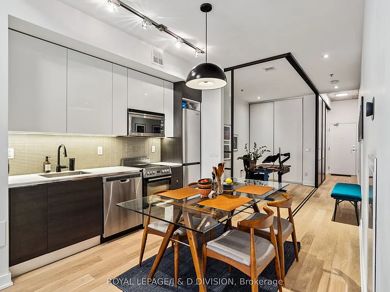 8 Dovercourt Rd #207 — Photo 7