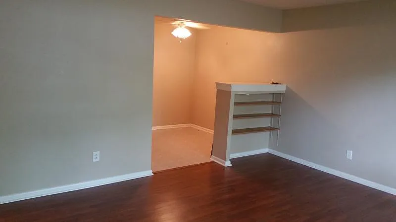 112 W Klubertanz Dr, APT #1 — Photo 4