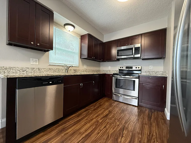 329 Albert St #8 — Photo 6