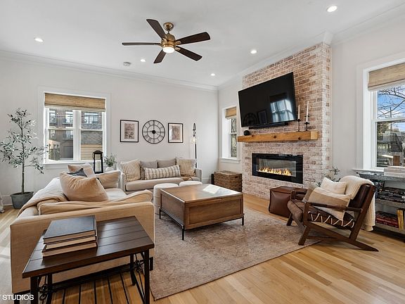 2nd image of 4869 N Ashland Ave #1R