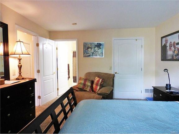 3rd image of 405 Chestnut Dr