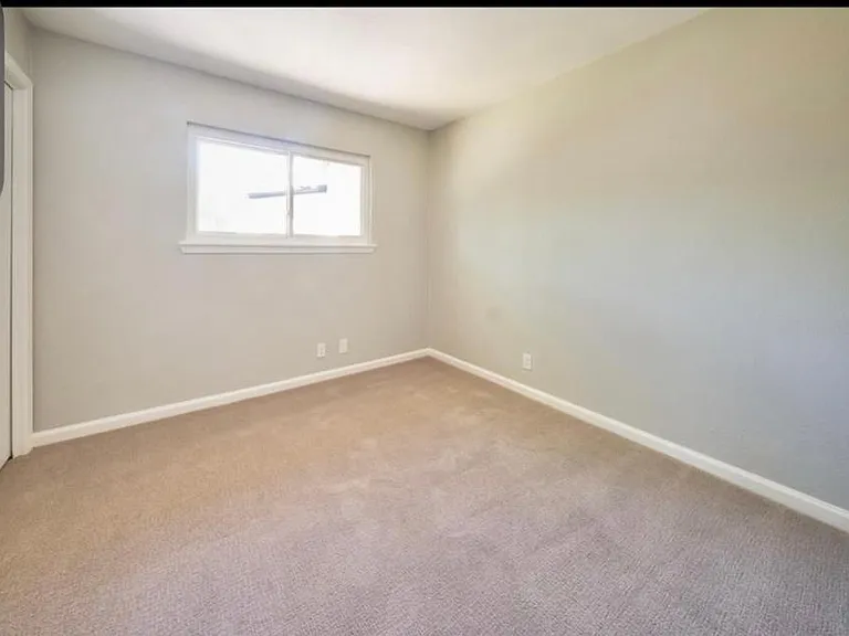 2207 Galway St — Photo 4