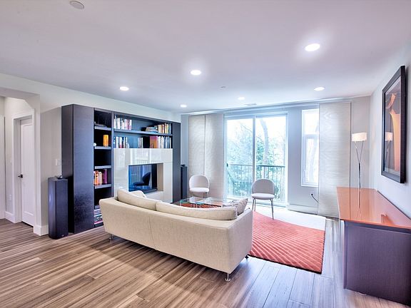 5th image of 27 Jefferson St #105
