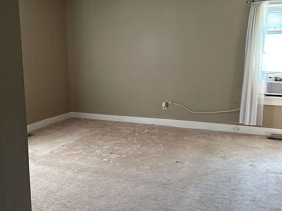 3rd image of 205 E Walnut St