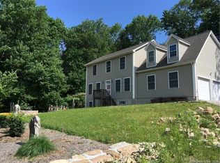 62 Inchcliffe Dr, Gales Ferry, CT 06335