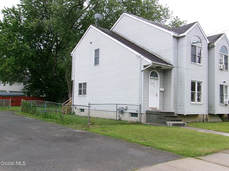 4th image of 407 Paige Street