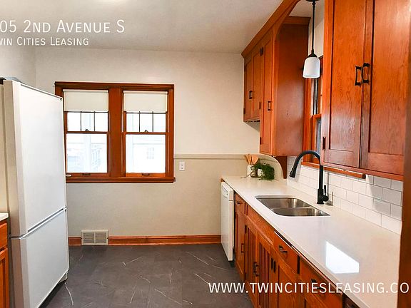 4th image of 305 2nd Ave S