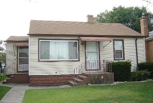 1st image of 502 W Greenbay Ave