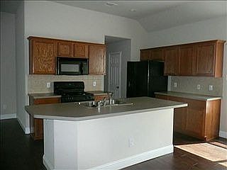 3rd image of 1405 Macon Dr