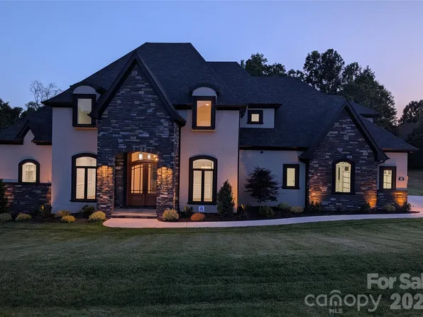110 Hunts Landing Dr, Mooresville, NC 28117