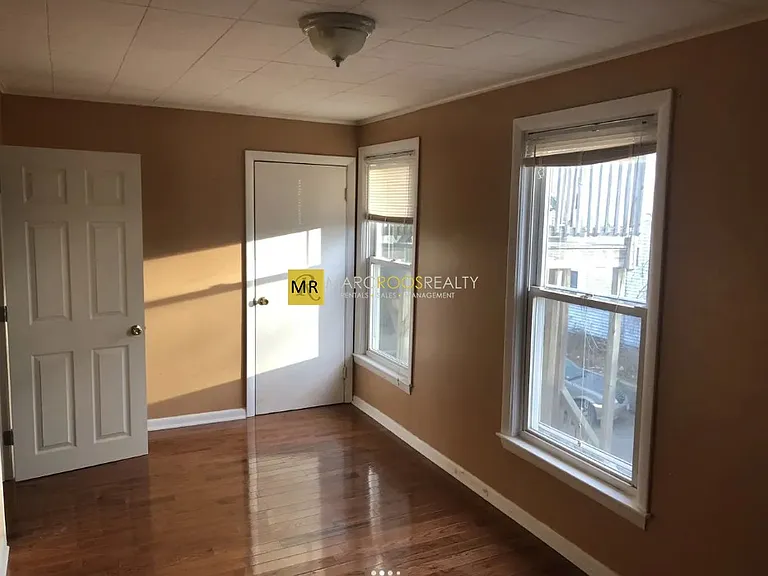 85R Glen St — Photo 5