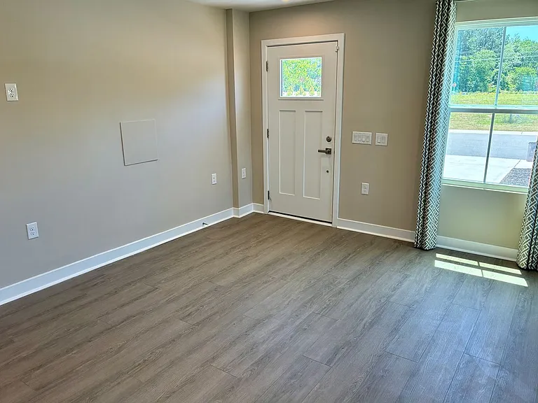 2030 Parow Ln NW — Photo 3