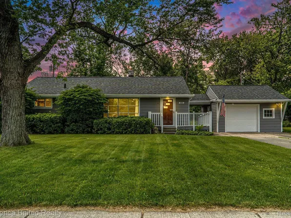 21851 Evergreen Rd, Southfield, MI 48075