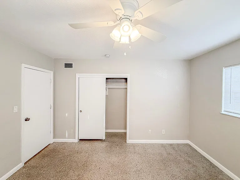 1210 SW 26th St #4 — Photo 9