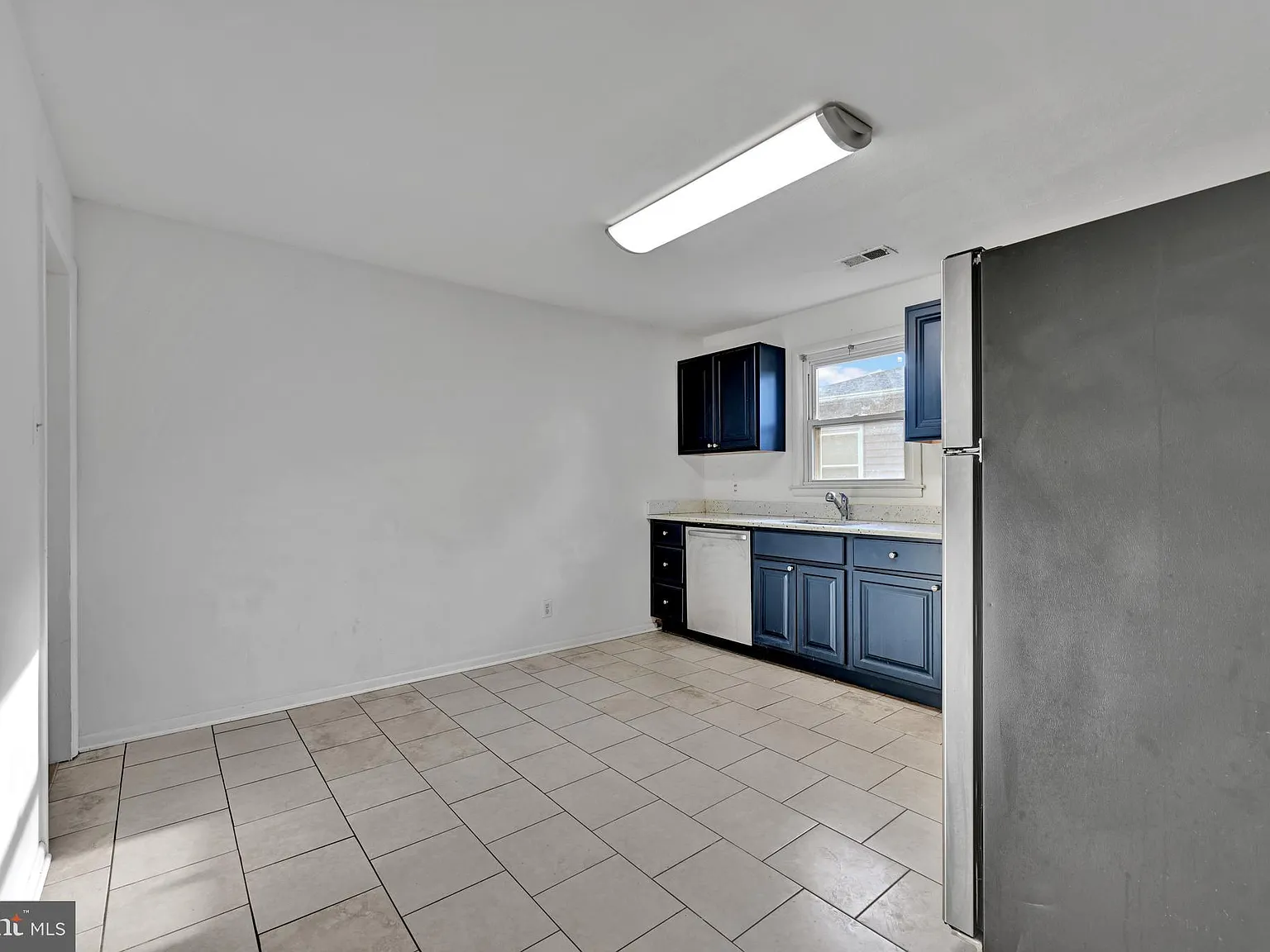 2 bed, 2.0 bath, 4720 sqft, $2,000 — Photo 3