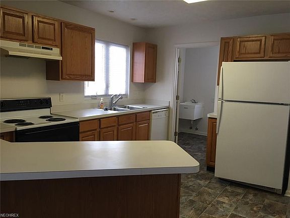 3rd image of 546 Heatherwoods Dr