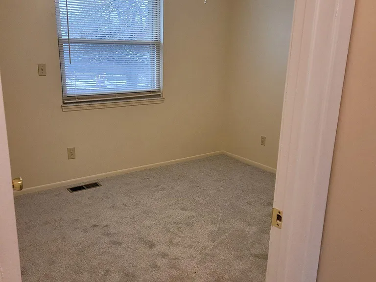 2564 Bethesda Ave — Photo 11