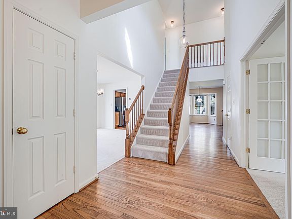 3rd image of 703 Southview Pl NE