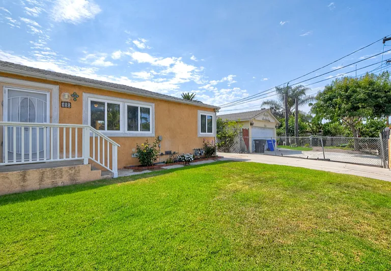122 Johnston Ln — Photo 3