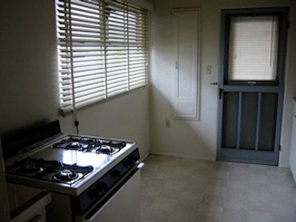 5th image of 318 Rosecrans St