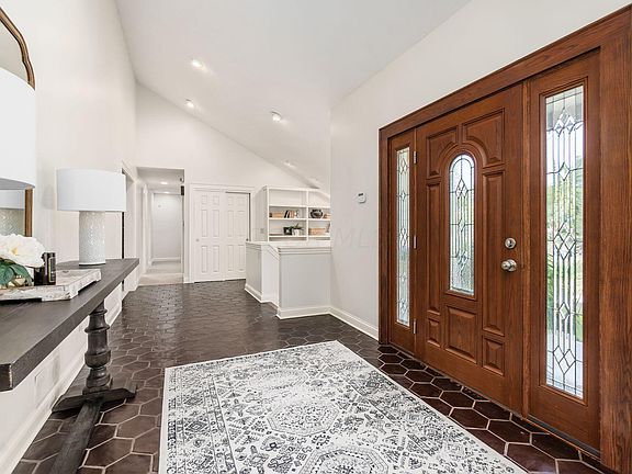 4th image of 635 Retreat Ln