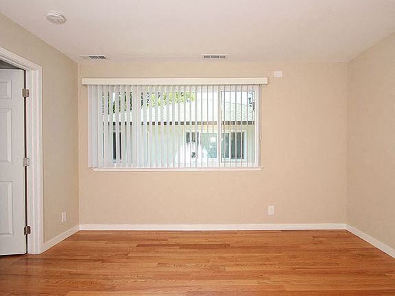 3rd image of 734 Cowper St #740