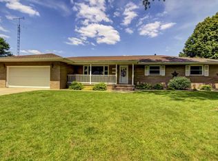 160 Churchill Ln, Lincoln, IL 62656