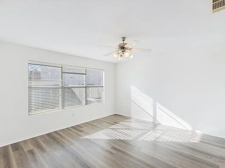 7405 Howling Coyote Ln — Photo 23