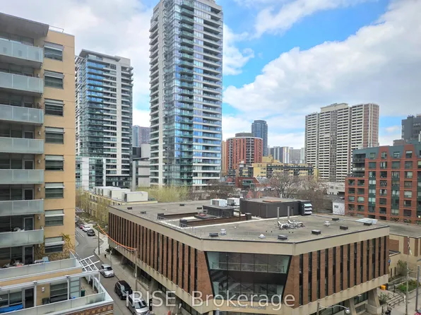 77 Carlton St #803, Toronto, ON M5B 2J7