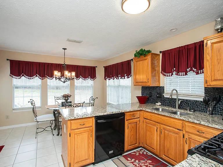 1508 Clover Ct — Photo 27