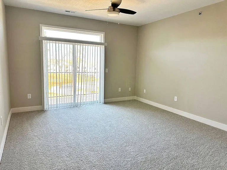 Signature Pointe Apartment Homes — Photo 27