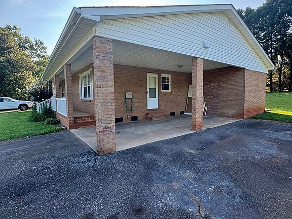 2nd image of 2265 Claremont Rd