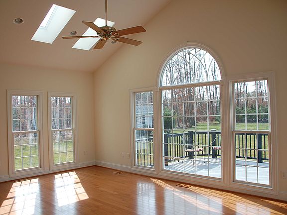3rd image of 3733 Heverley Dr
