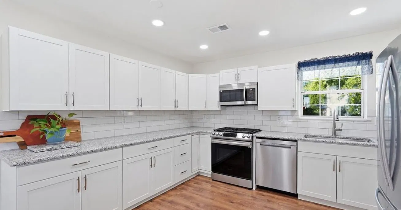 5633 Roundtree Dr — Photo 3