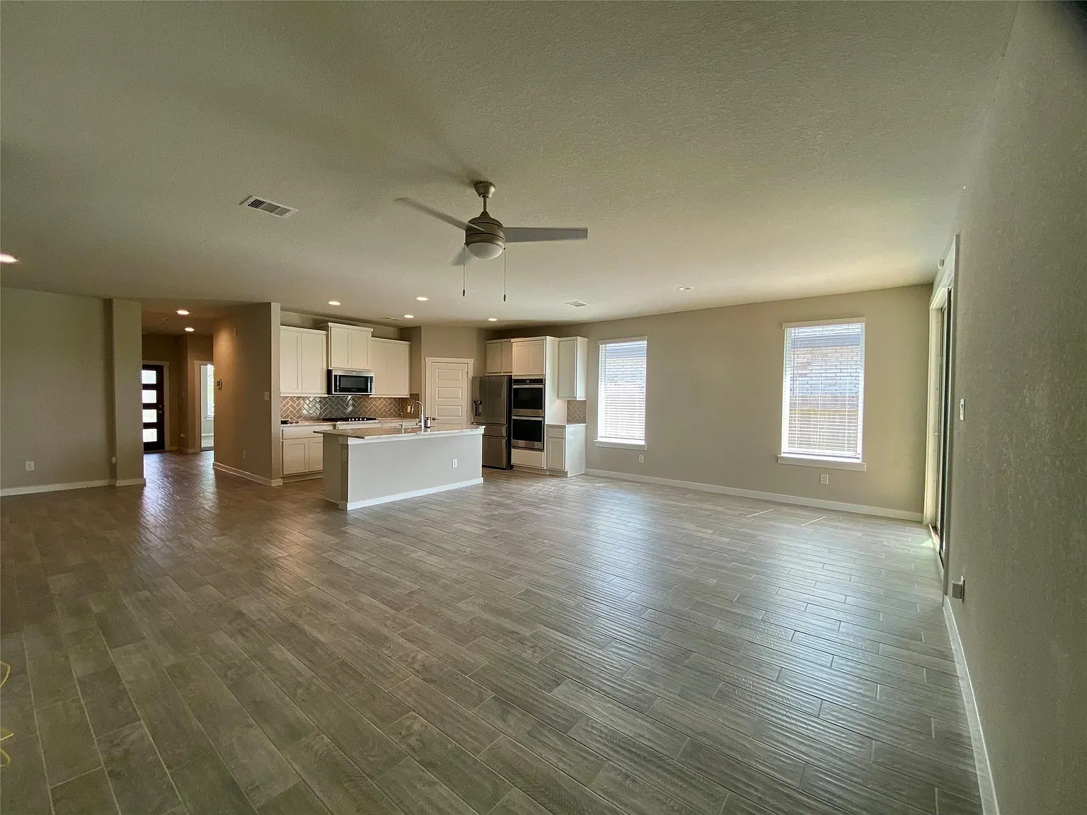 4 bed, 3.0 bath, 2312 sqft, $2,700 — Photo 3