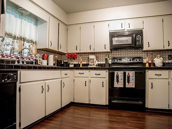 5th image of 2366 Locke Ave