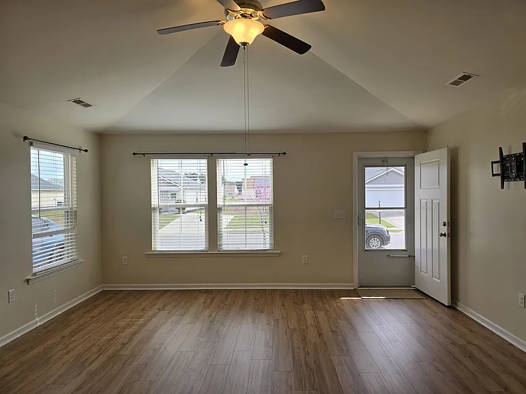 1328 Valor Rd — Photo 13