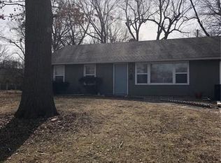 8425 W 70th Ter, Overland Park, KS 66204