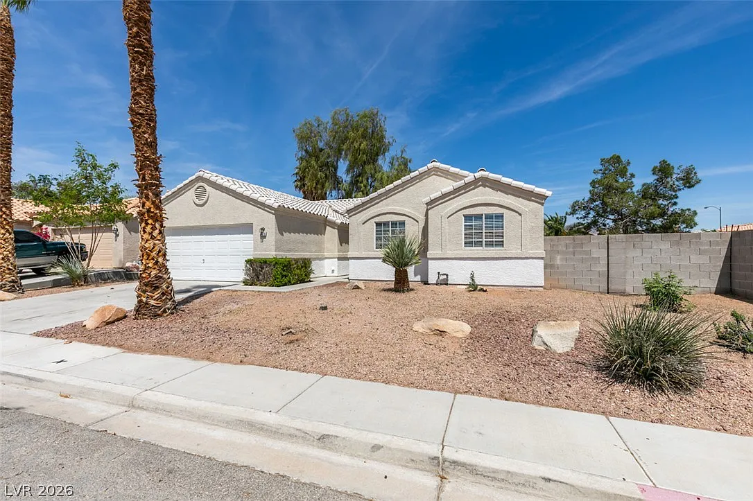 4 bed, 2.0 bath, 1619 sqft, $2,095 — Photo 3
